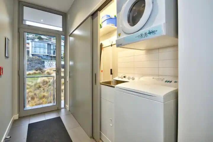 Luxury Lake View - 1 Bedroom Квінстаун Екстер'єр фото